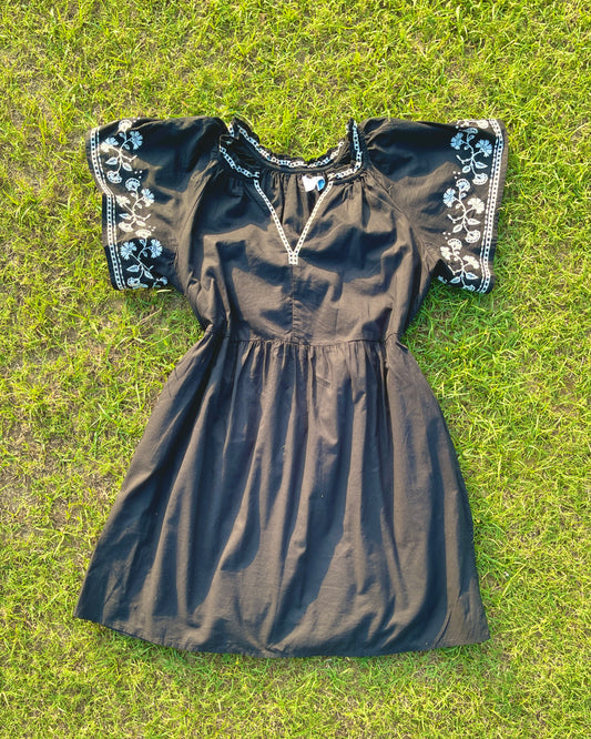 Midnight Bloom Embroidered Dress(M)