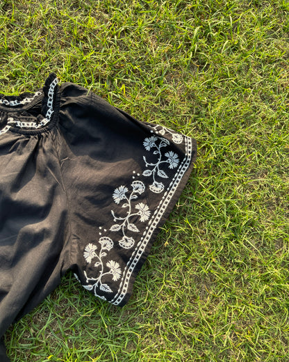 Midnight Bloom Embroidered Dress(M)