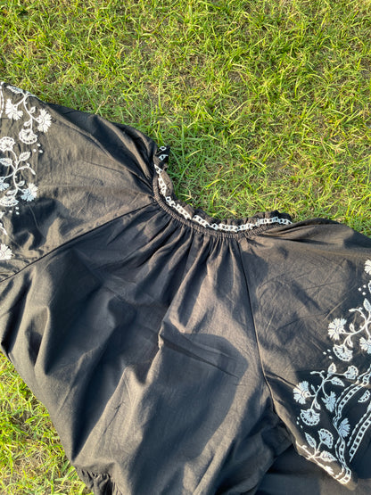 Midnight Bloom Embroidered Dress(M)